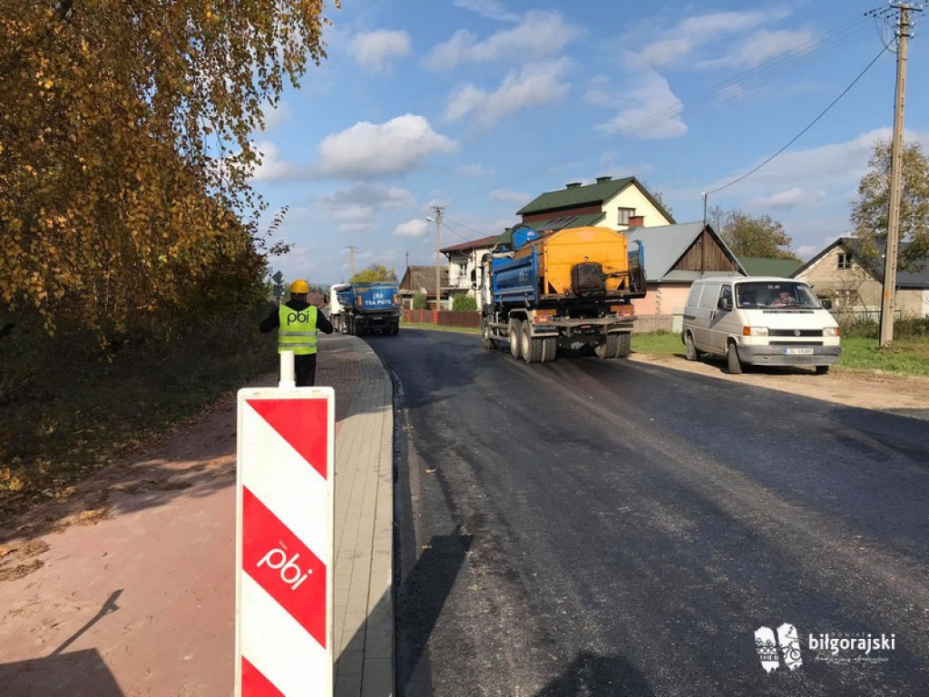 Powiatowe inwestycje drogowe nabierają tempa! (FOTO)