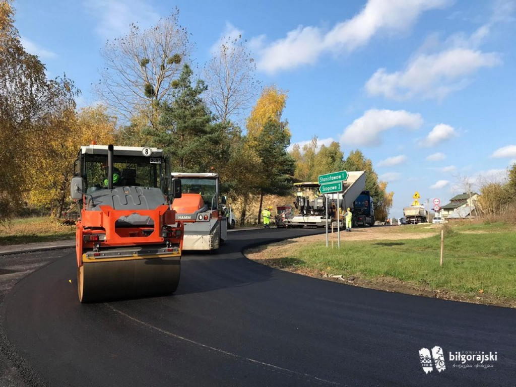 Powiatowe inwestycje drogowe nabierają tempa! (FOTO)