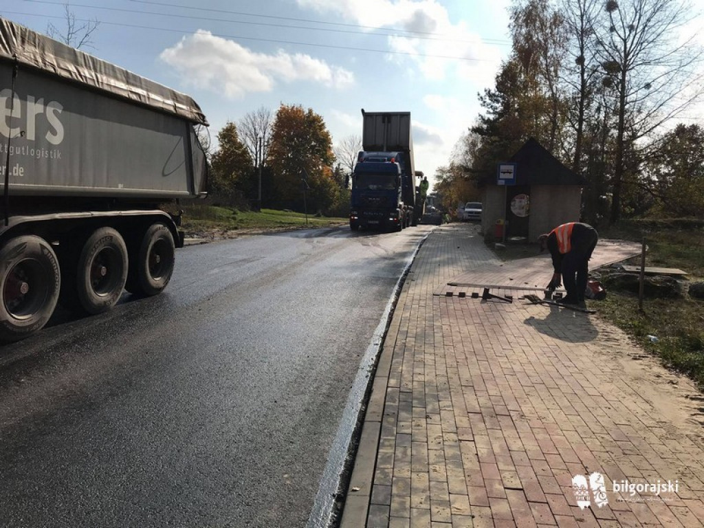 Powiatowe inwestycje drogowe nabierają tempa! (FOTO)