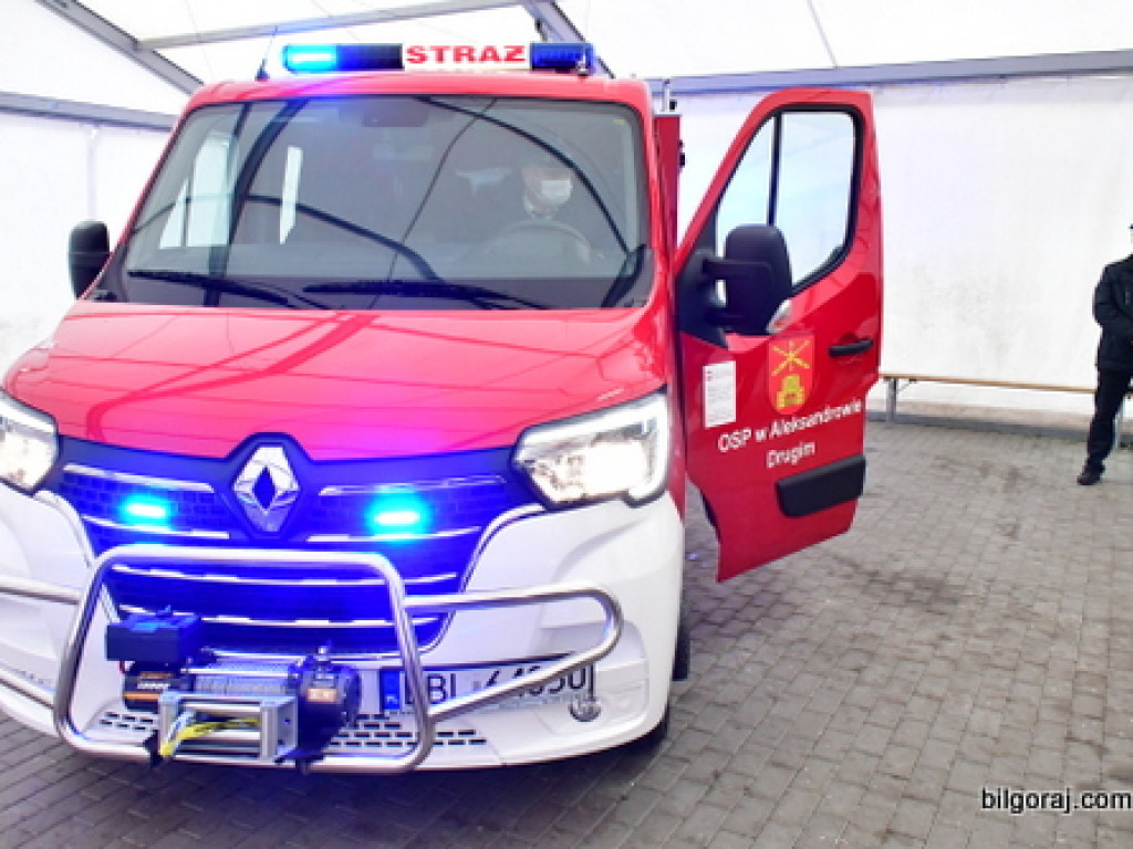 Nowy samochód dla strażaków z OSP Aleksandrów II (FOTO)