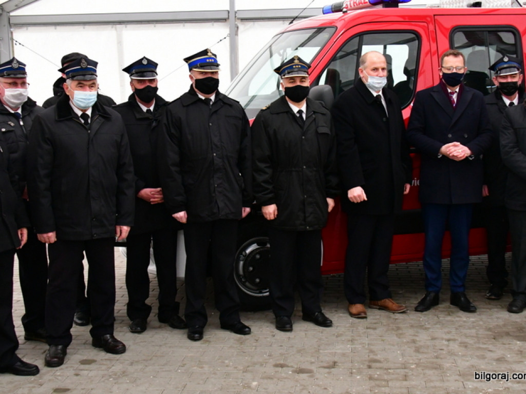 Nowy samochód dla strażaków z OSP Aleksandrów II (FOTO)