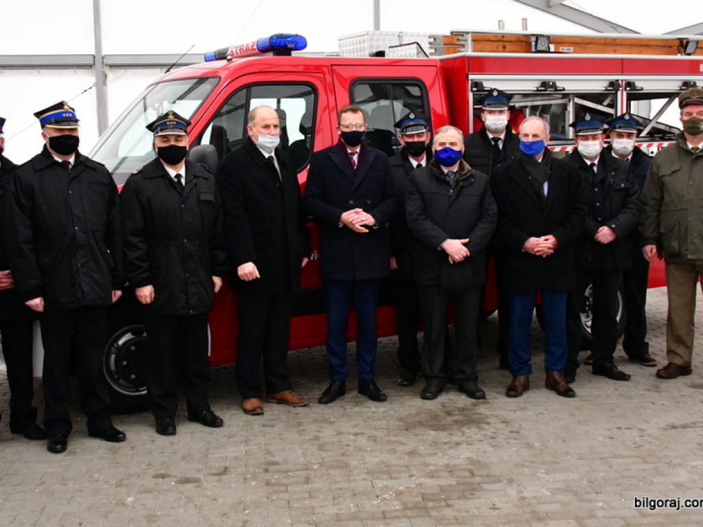 Nowy samochód dla strażaków z OSP Aleksandrów II (FOTO)