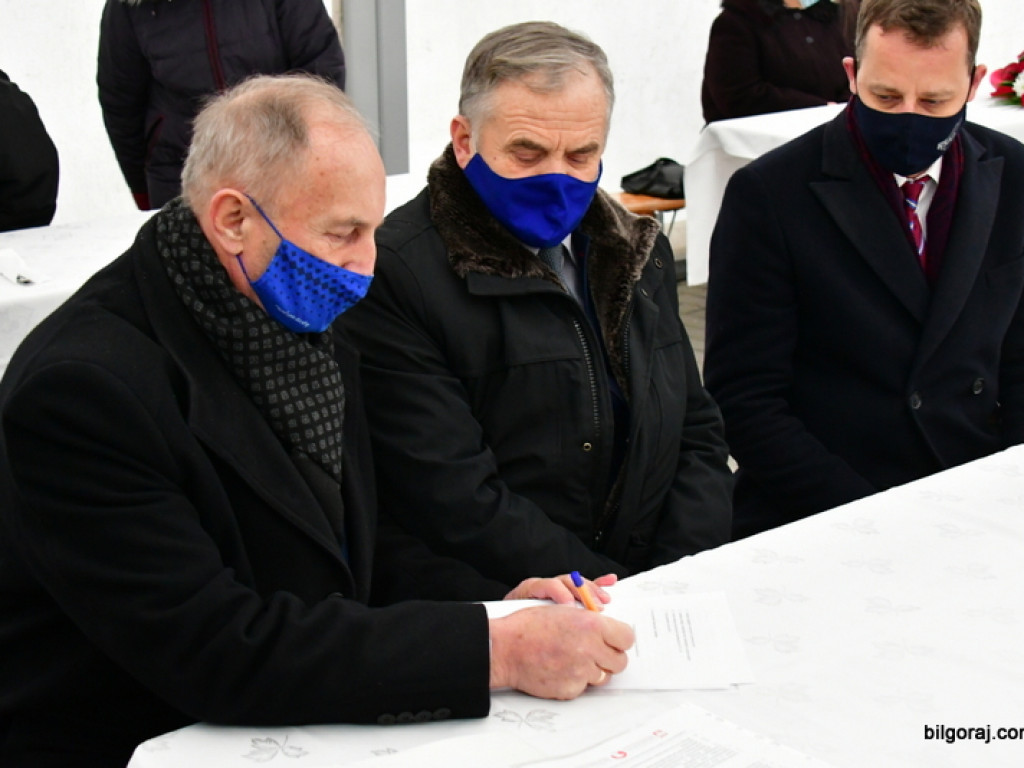 Nowy samochód dla strażaków z OSP Aleksandrów II (FOTO)