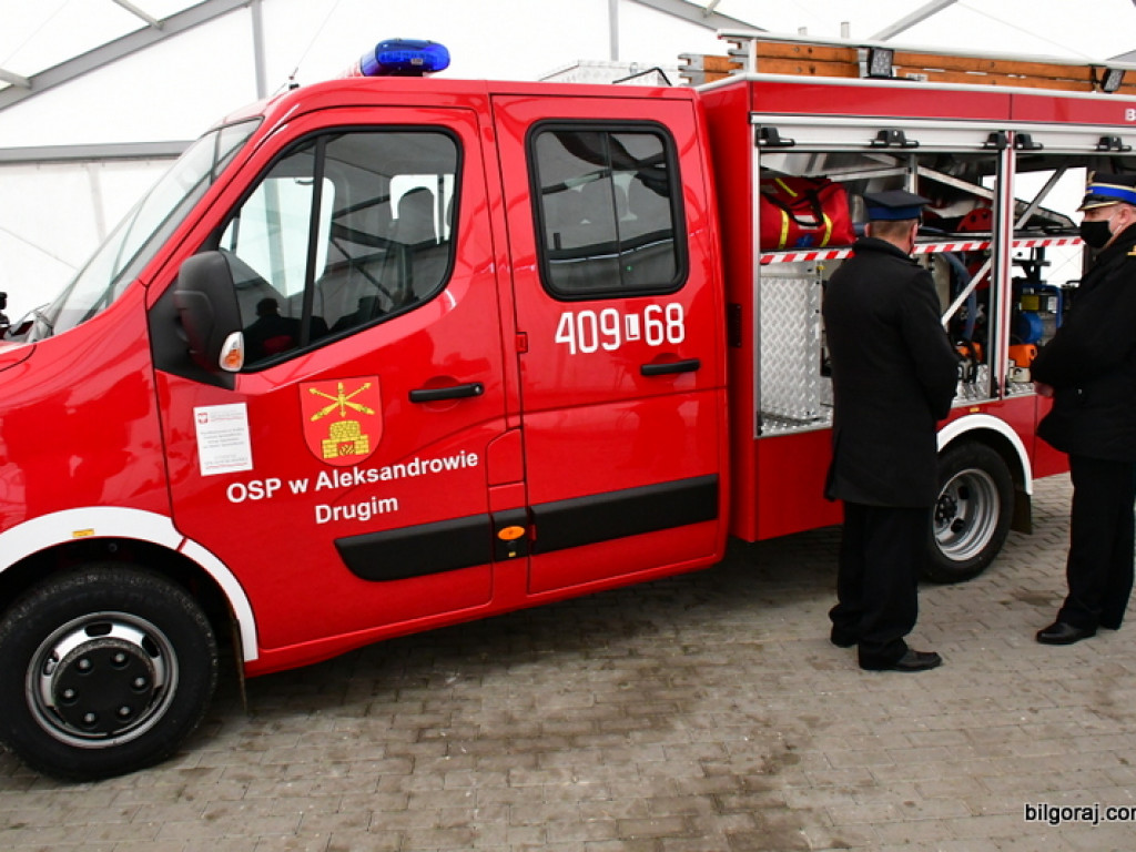 Nowy samochód dla strażaków z OSP Aleksandrów II (FOTO)