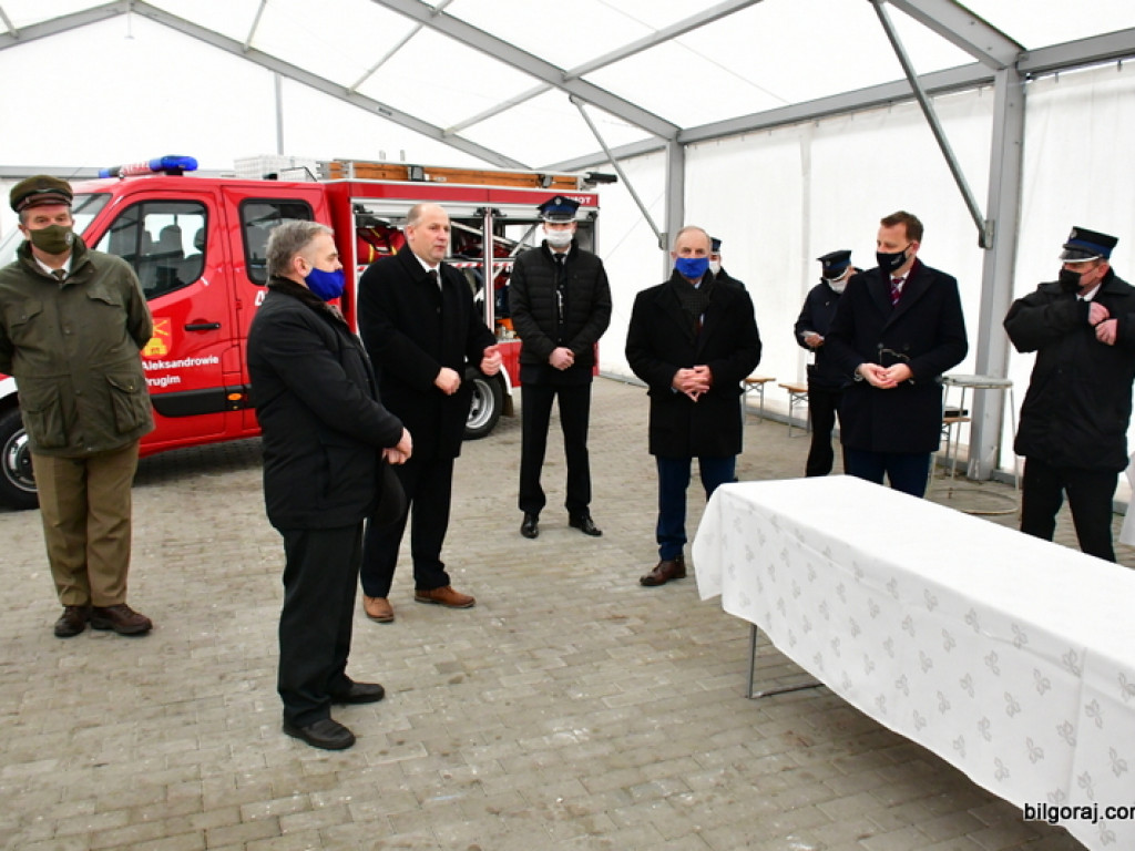Nowy samochód dla strażaków z OSP Aleksandrów II (FOTO)