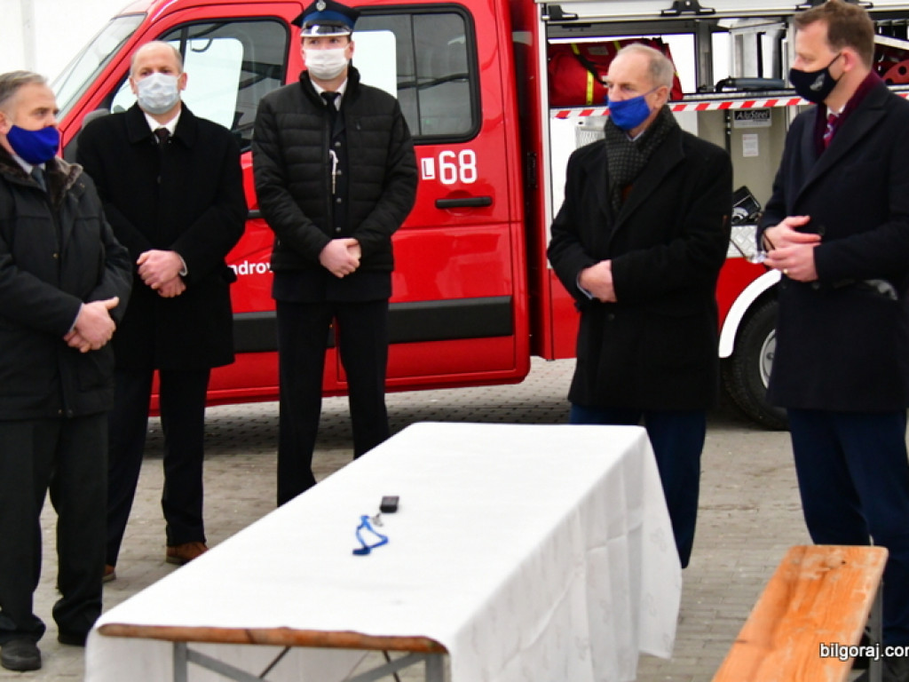 Nowy samochód dla strażaków z OSP Aleksandrów II (FOTO)