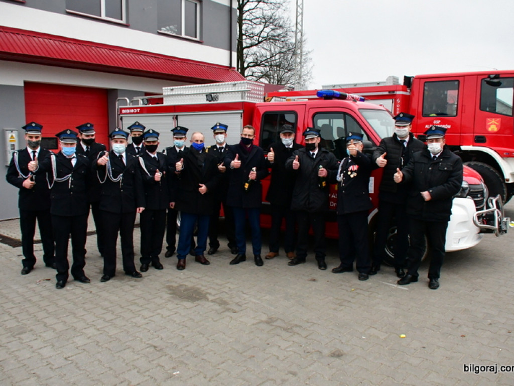Nowy samochód dla strażaków z OSP Aleksandrów II (FOTO)