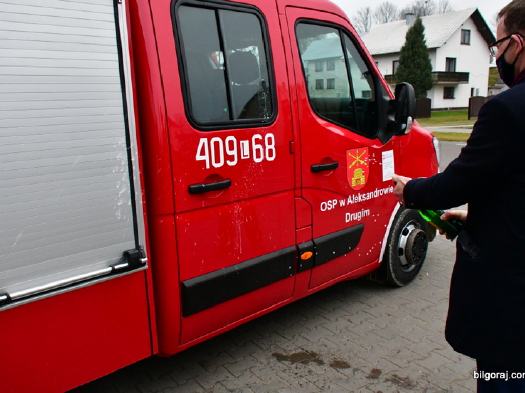 Nowy samochód dla strażaków z OSP Aleksandrów II (FOTO)