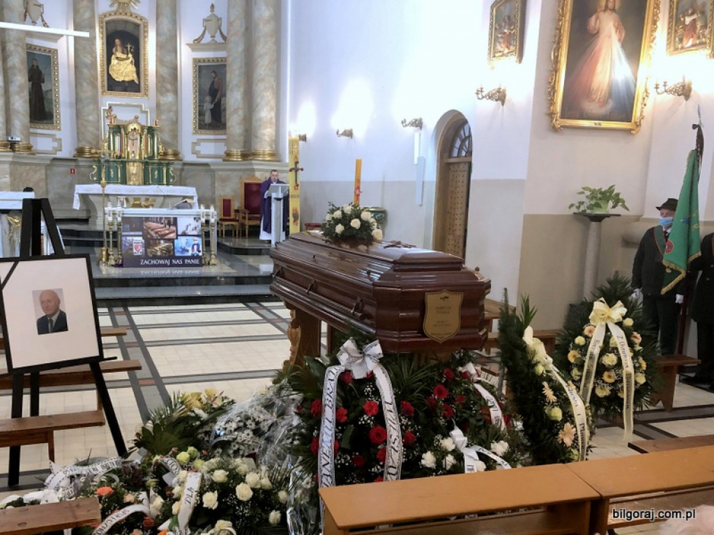 Pożegnanie śp. Tadeusza Tujaki - zasłużonego nauczyciela, radnego Rady Powiatu i działacza społecznego Ziemi Biłgorajskiej (FOTO)