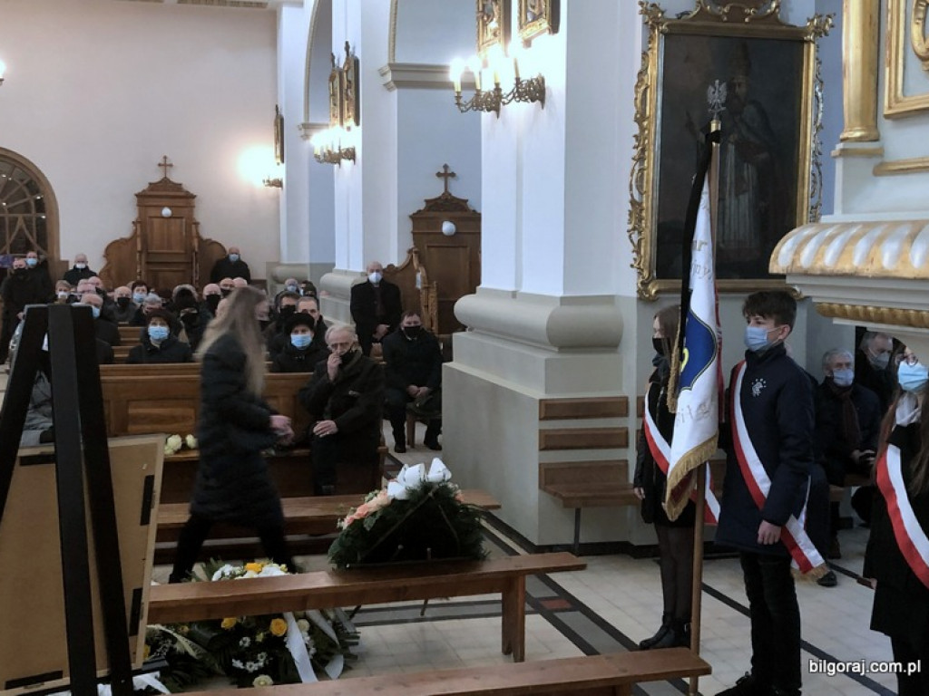 Pożegnanie śp. Tadeusza Tujaki - zasłużonego nauczyciela, radnego Rady Powiatu i działacza społecznego Ziemi Biłgorajskiej (FOTO)