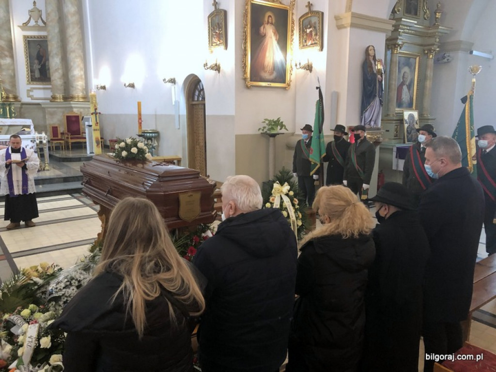 Pożegnanie śp. Tadeusza Tujaki - zasłużonego nauczyciela, radnego Rady Powiatu i działacza społecznego Ziemi Biłgorajskiej (FOTO)