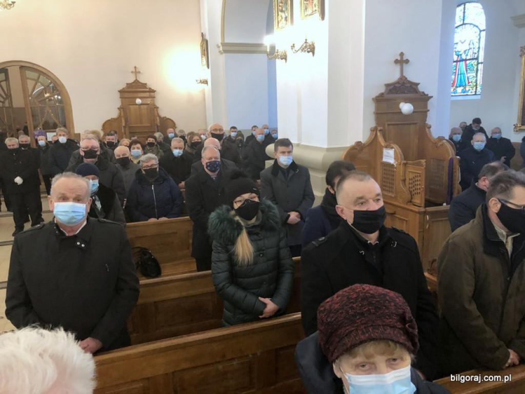 Pożegnanie śp. Tadeusza Tujaki - zasłużonego nauczyciela, radnego Rady Powiatu i działacza społecznego Ziemi Biłgorajskiej (FOTO)