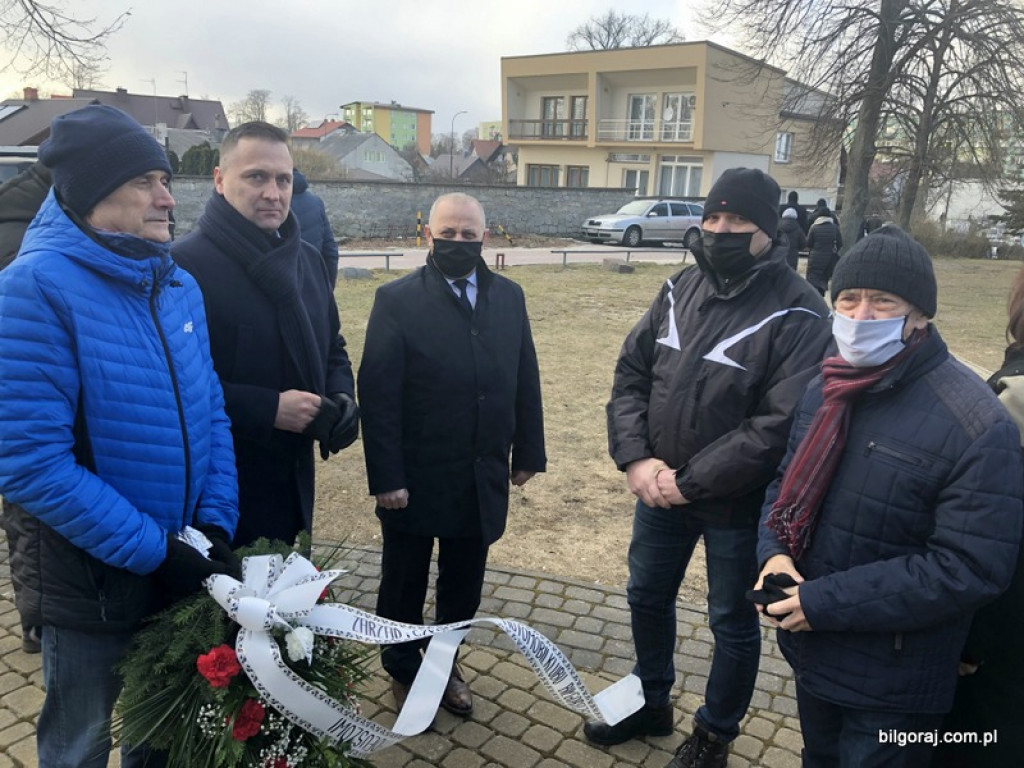 Pożegnanie śp. Tadeusza Tujaki - zasłużonego nauczyciela, radnego Rady Powiatu i działacza społecznego Ziemi Biłgorajskiej (FOTO)
