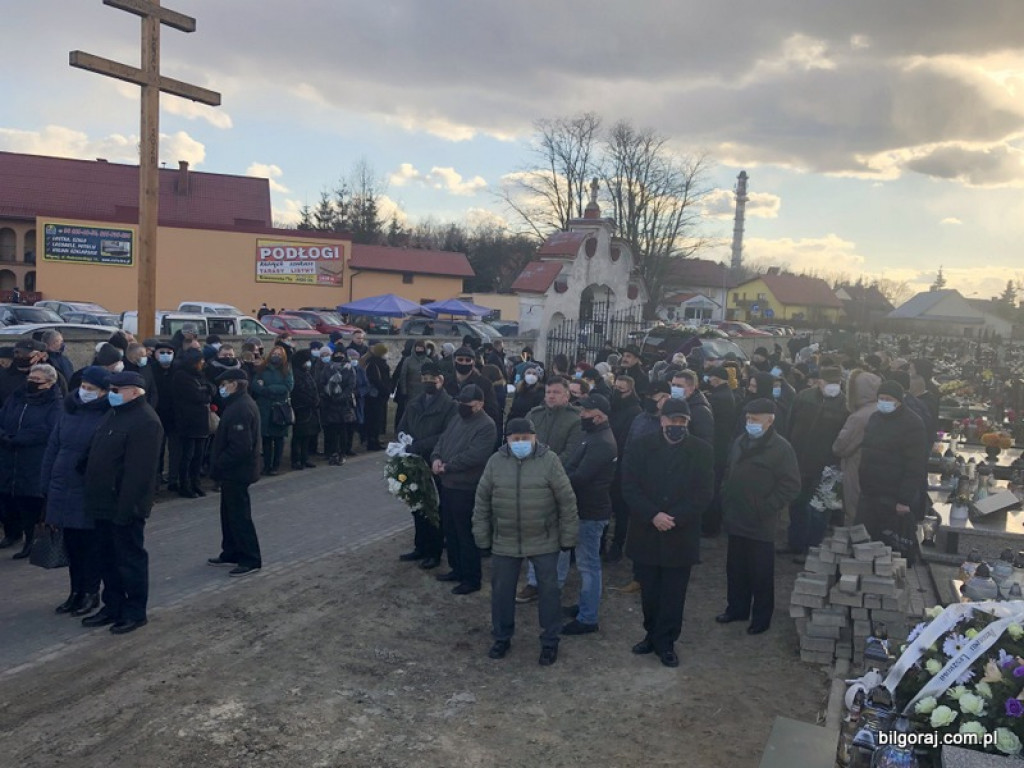 Pożegnanie śp. Tadeusza Tujaki - zasłużonego nauczyciela, radnego Rady Powiatu i działacza społecznego Ziemi Biłgorajskiej (FOTO)