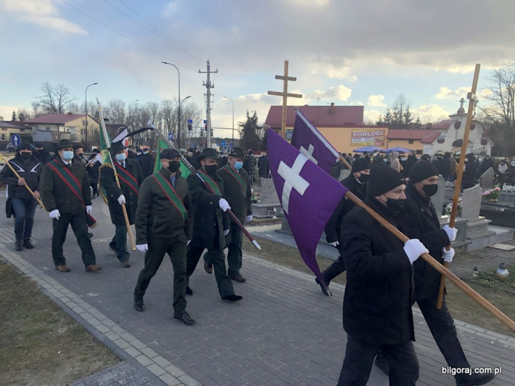 Pożegnanie śp. Tadeusza Tujaki - zasłużonego nauczyciela, radnego Rady Powiatu i działacza społecznego Ziemi Biłgorajskiej (FOTO)