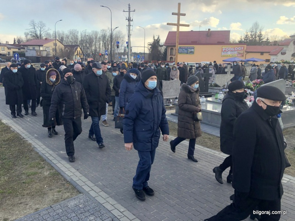 Pożegnanie śp. Tadeusza Tujaki - zasłużonego nauczyciela, radnego Rady Powiatu i działacza społecznego Ziemi Biłgorajskiej (FOTO)