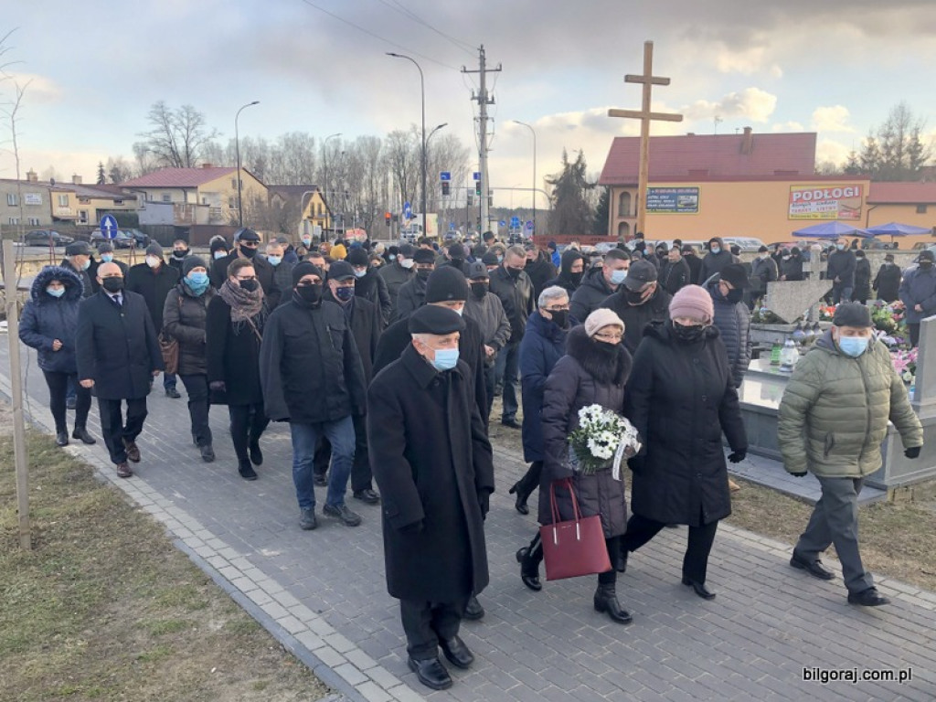 Pożegnanie śp. Tadeusza Tujaki - zasłużonego nauczyciela, radnego Rady Powiatu i działacza społecznego Ziemi Biłgorajskiej (FOTO)
