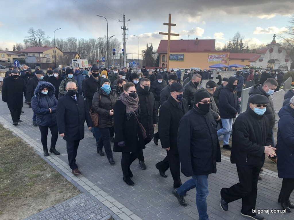 Pożegnanie śp. Tadeusza Tujaki - zasłużonego nauczyciela, radnego Rady Powiatu i działacza społecznego Ziemi Biłgorajskiej (FOTO)