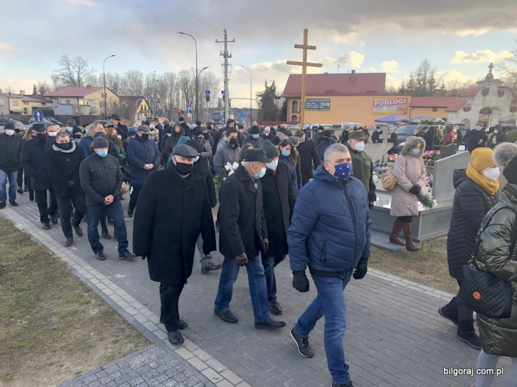 Pożegnanie śp. Tadeusza Tujaki - zasłużonego nauczyciela, radnego Rady Powiatu i działacza społecznego Ziemi Biłgorajskiej (FOTO)