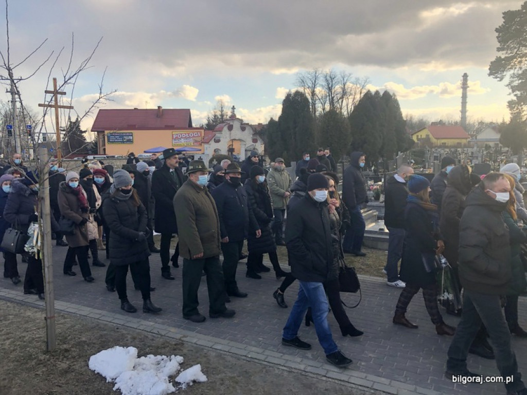 Pożegnanie śp. Tadeusza Tujaki - zasłużonego nauczyciela, radnego Rady Powiatu i działacza społecznego Ziemi Biłgorajskiej (FOTO)
