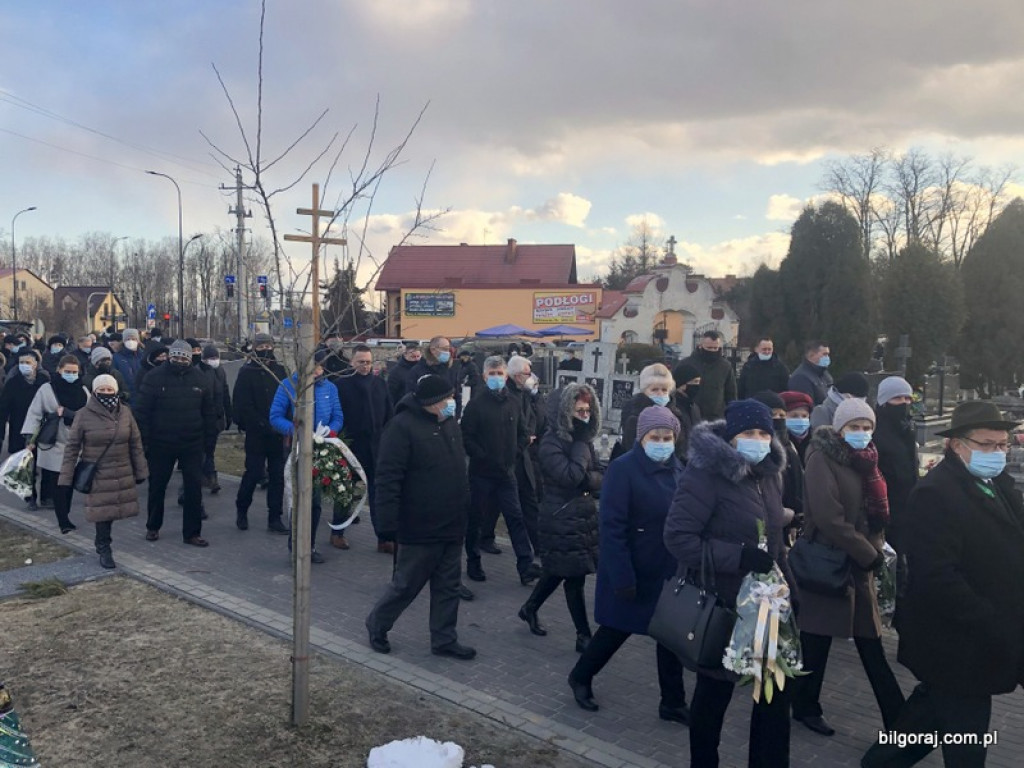 Pożegnanie śp. Tadeusza Tujaki - zasłużonego nauczyciela, radnego Rady Powiatu i działacza społecznego Ziemi Biłgorajskiej (FOTO)