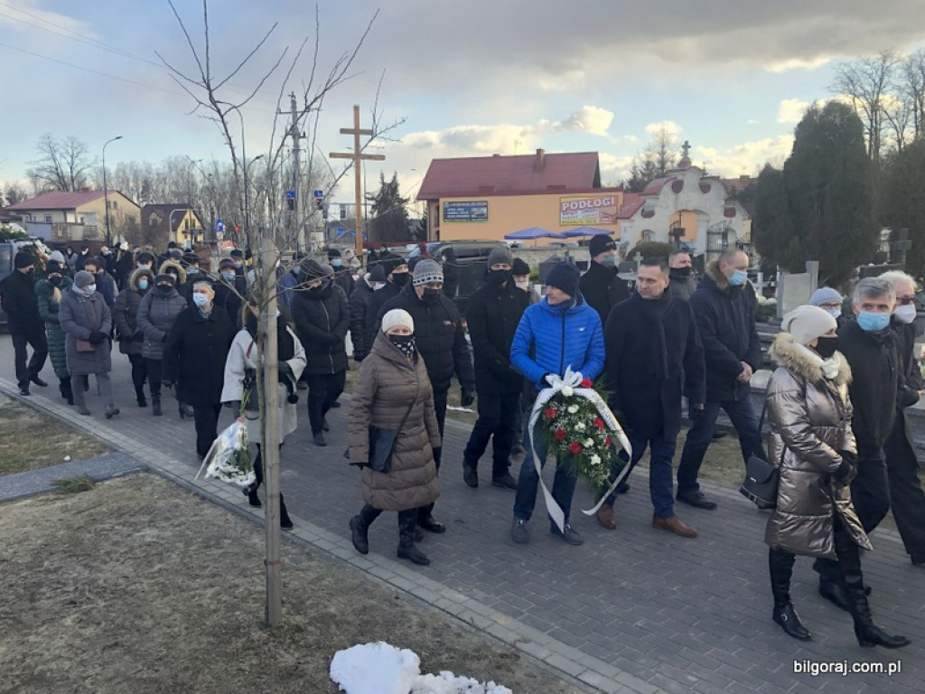 Pożegnanie śp. Tadeusza Tujaki - zasłużonego nauczyciela, radnego Rady Powiatu i działacza społecznego Ziemi Biłgorajskiej (FOTO)
