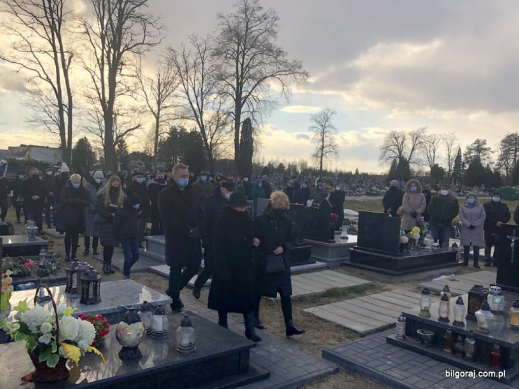 Pożegnanie śp. Tadeusza Tujaki - zasłużonego nauczyciela, radnego Rady Powiatu i działacza społecznego Ziemi Biłgorajskiej (FOTO)