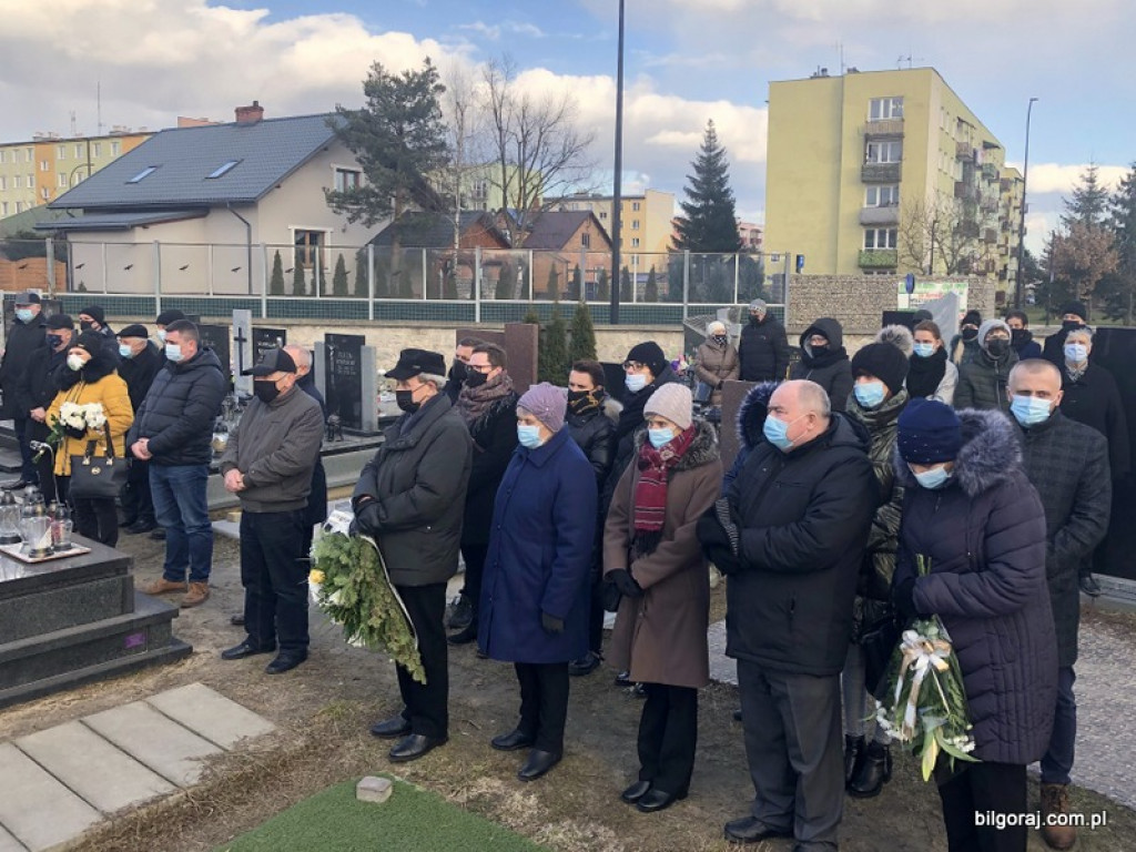 Pożegnanie śp. Tadeusza Tujaki - zasłużonego nauczyciela, radnego Rady Powiatu i działacza społecznego Ziemi Biłgorajskiej (FOTO)