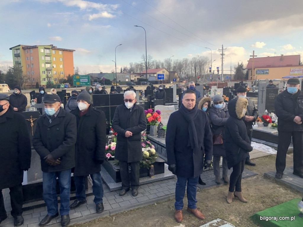 Pożegnanie śp. Tadeusza Tujaki - zasłużonego nauczyciela, radnego Rady Powiatu i działacza społecznego Ziemi Biłgorajskiej (FOTO)