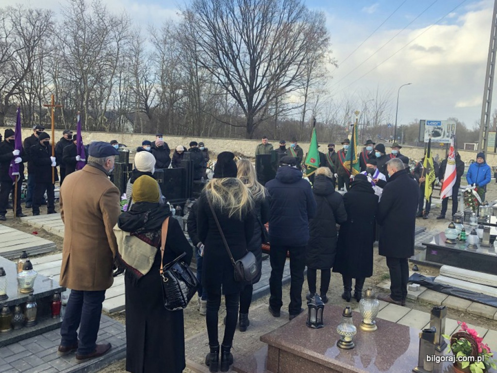 Pożegnanie śp. Tadeusza Tujaki - zasłużonego nauczyciela, radnego Rady Powiatu i działacza społecznego Ziemi Biłgorajskiej (FOTO)