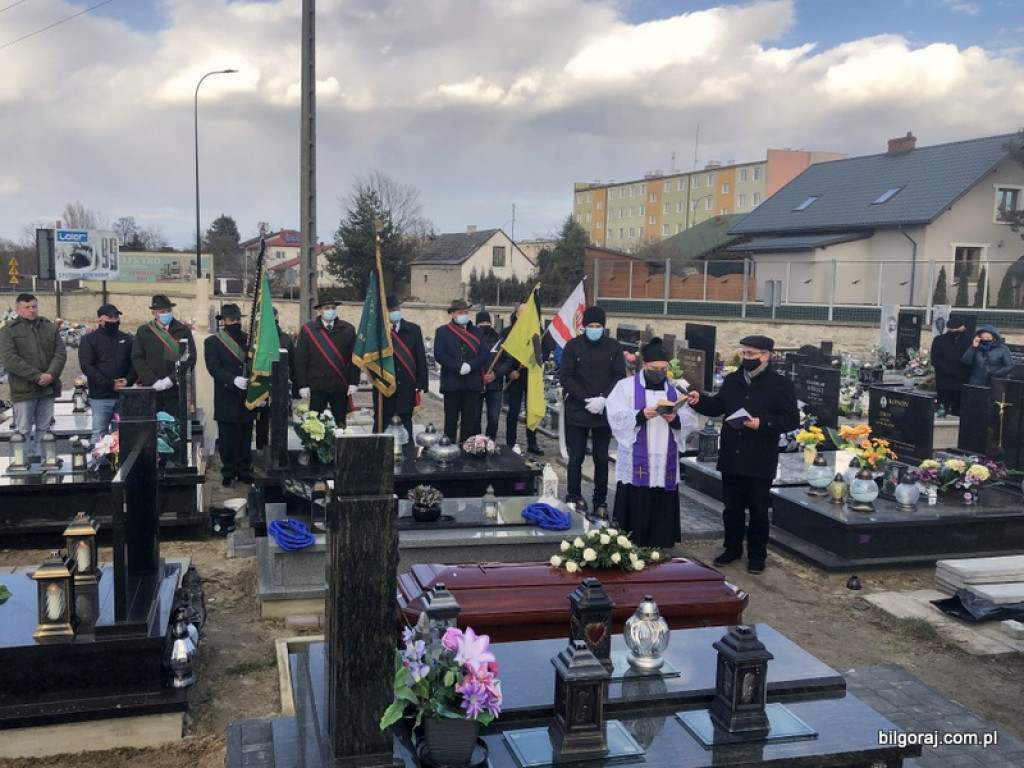 Pożegnanie śp. Tadeusza Tujaki - zasłużonego nauczyciela, radnego Rady Powiatu i działacza społecznego Ziemi Biłgorajskiej (FOTO)
