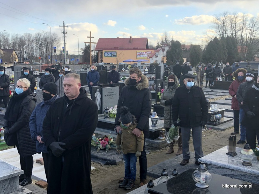 Pożegnanie śp. Tadeusza Tujaki - zasłużonego nauczyciela, radnego Rady Powiatu i działacza społecznego Ziemi Biłgorajskiej (FOTO)