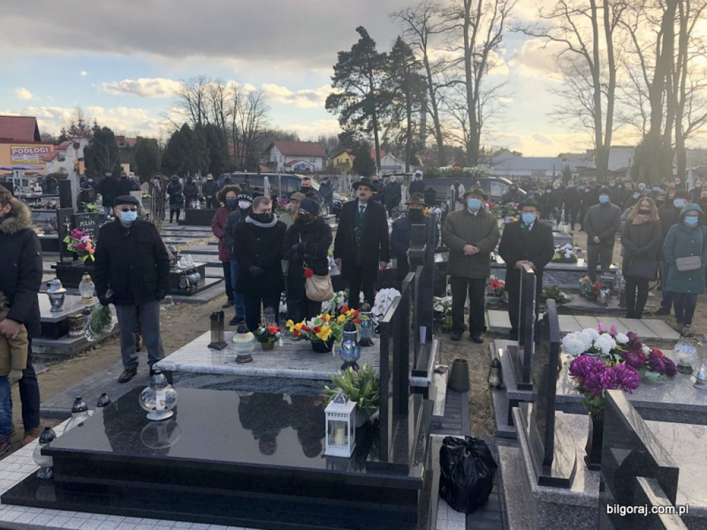 Pożegnanie śp. Tadeusza Tujaki - zasłużonego nauczyciela, radnego Rady Powiatu i działacza społecznego Ziemi Biłgorajskiej (FOTO)