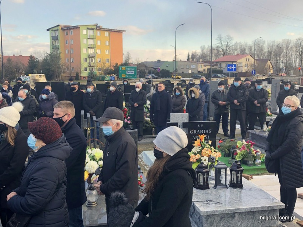 Pożegnanie śp. Tadeusza Tujaki - zasłużonego nauczyciela, radnego Rady Powiatu i działacza społecznego Ziemi Biłgorajskiej (FOTO)