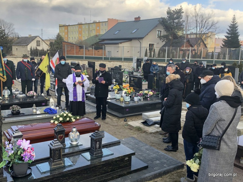 Pożegnanie śp. Tadeusza Tujaki - zasłużonego nauczyciela, radnego Rady Powiatu i działacza społecznego Ziemi Biłgorajskiej (FOTO)