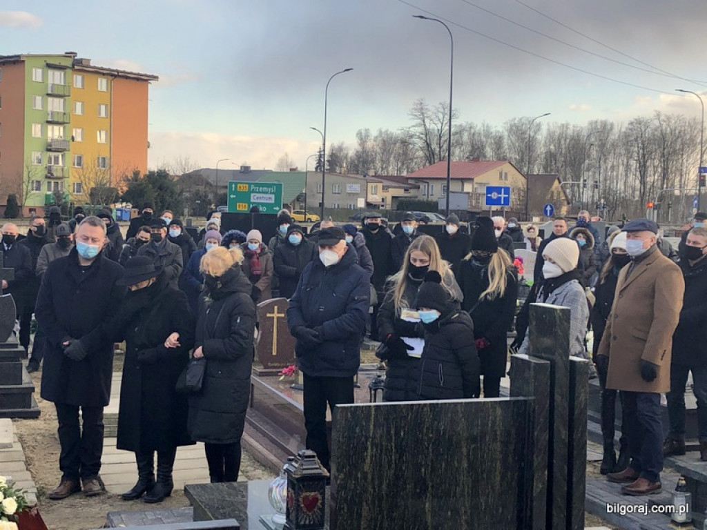 Pożegnanie śp. Tadeusza Tujaki - zasłużonego nauczyciela, radnego Rady Powiatu i działacza społecznego Ziemi Biłgorajskiej (FOTO)
