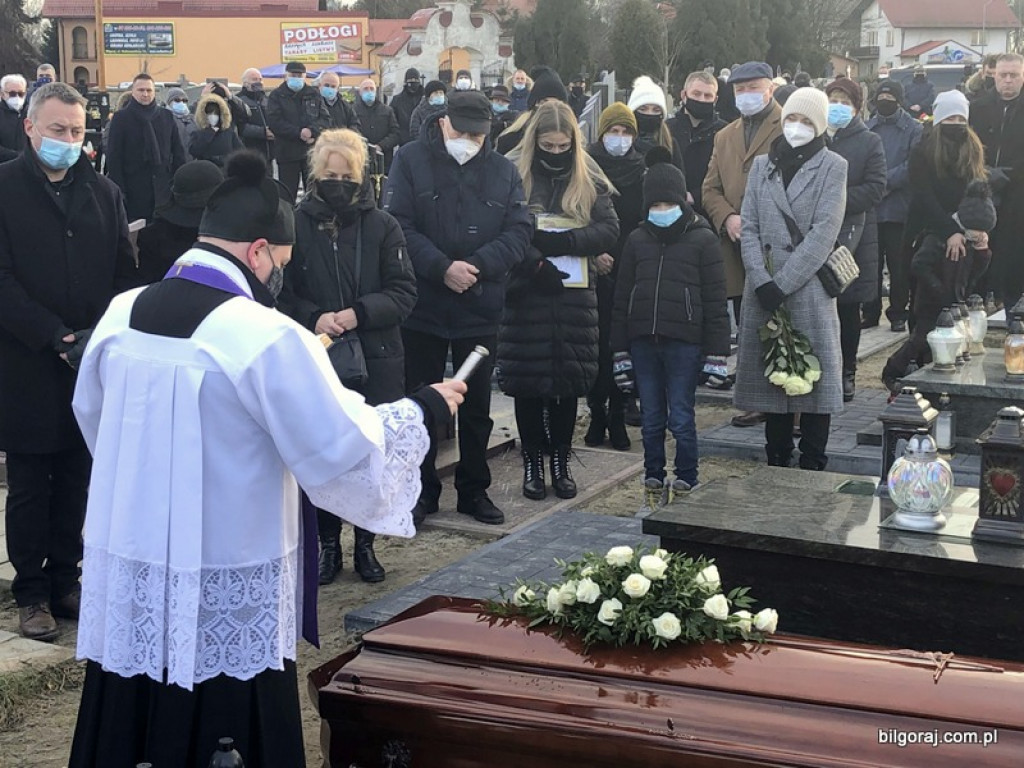 Pożegnanie śp. Tadeusza Tujaki - zasłużonego nauczyciela, radnego Rady Powiatu i działacza społecznego Ziemi Biłgorajskiej (FOTO)