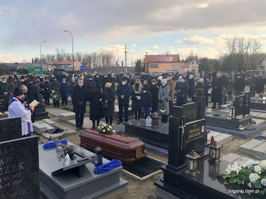 Pożegnanie śp. Tadeusza Tujaki - zasłużonego nauczyciela, radnego Rady Powiatu i działacza społecznego Ziemi Biłgorajskiej (FOTO)