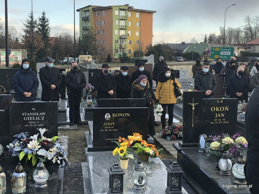 Pożegnanie śp. Tadeusza Tujaki - zasłużonego nauczyciela, radnego Rady Powiatu i działacza społecznego Ziemi Biłgorajskiej (FOTO)
