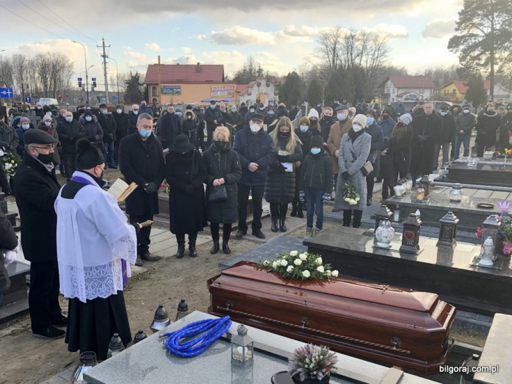 Pożegnanie śp. Tadeusza Tujaki - zasłużonego nauczyciela, radnego Rady Powiatu i działacza społecznego Ziemi Biłgorajskiej (FOTO)