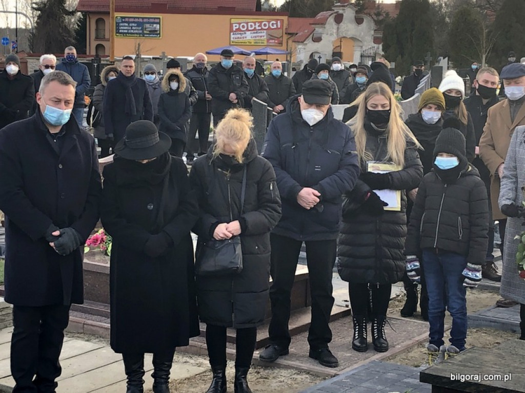 Pożegnanie śp. Tadeusza Tujaki - zasłużonego nauczyciela, radnego Rady Powiatu i działacza społecznego Ziemi Biłgorajskiej (FOTO)