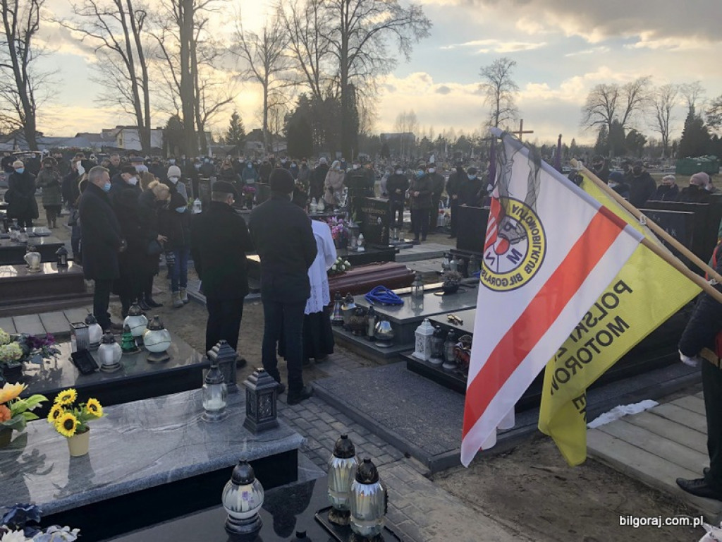 Pożegnanie śp. Tadeusza Tujaki - zasłużonego nauczyciela, radnego Rady Powiatu i działacza społecznego Ziemi Biłgorajskiej (FOTO)