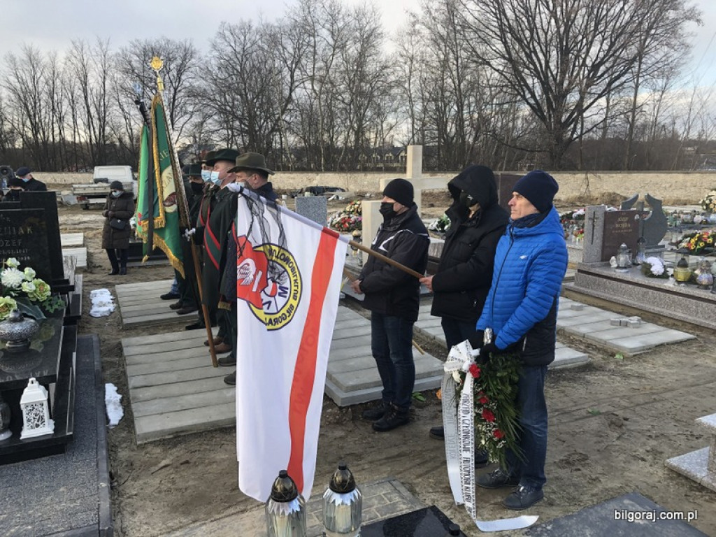 Pożegnanie śp. Tadeusza Tujaki - zasłużonego nauczyciela, radnego Rady Powiatu i działacza społecznego Ziemi Biłgorajskiej (FOTO)