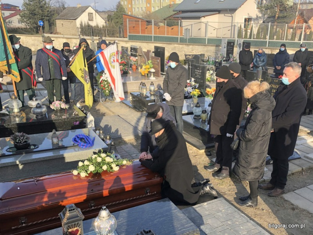 Pożegnanie śp. Tadeusza Tujaki - zasłużonego nauczyciela, radnego Rady Powiatu i działacza społecznego Ziemi Biłgorajskiej (FOTO)