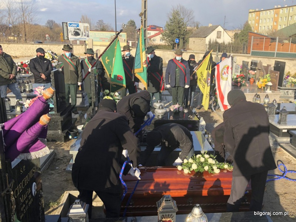 Pożegnanie śp. Tadeusza Tujaki - zasłużonego nauczyciela, radnego Rady Powiatu i działacza społecznego Ziemi Biłgorajskiej (FOTO)