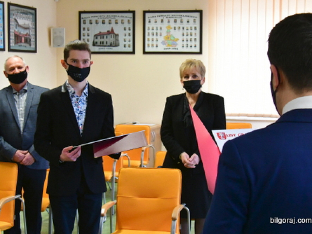 Władze powiatu doceniły Piotra Łabę