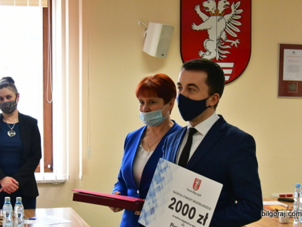 Władze powiatu doceniły Piotra Łabę