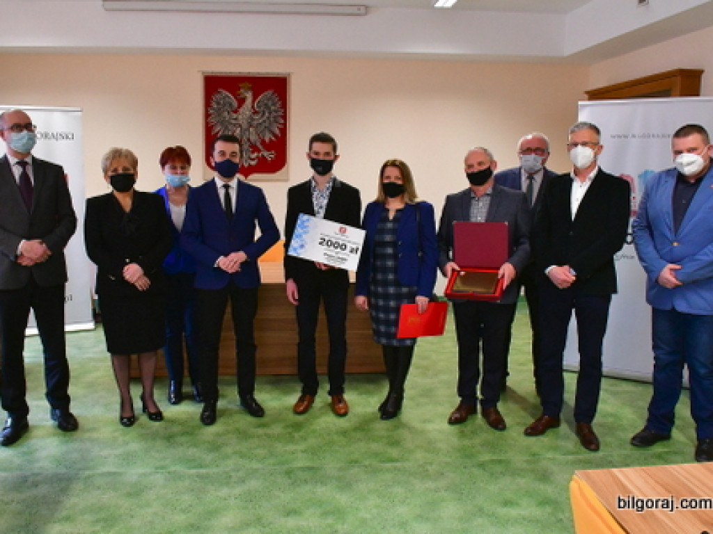 Władze powiatu doceniły Piotra Łabę