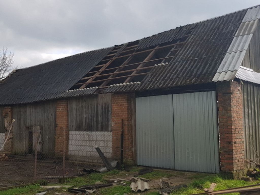 Trąba powietrzna szalała nad Tereszpolem. Uszkodziła domy, zniszczyła budynki gospodarcze (FOTO)