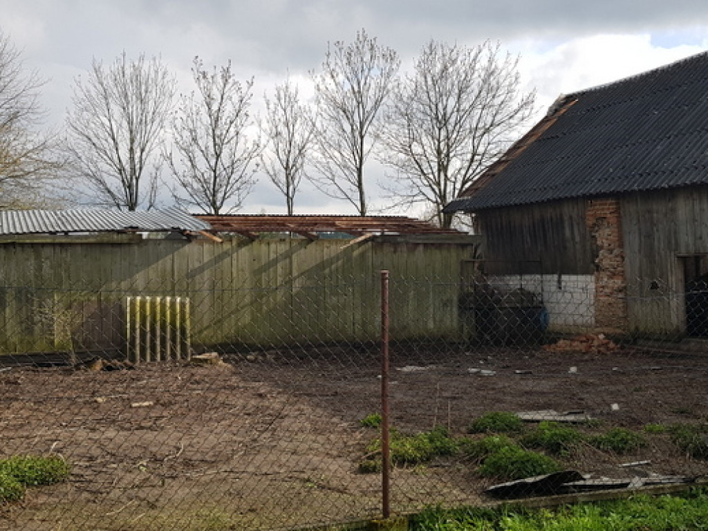 Trąba powietrzna szalała nad Tereszpolem. Uszkodziła domy, zniszczyła budynki gospodarcze (FOTO)